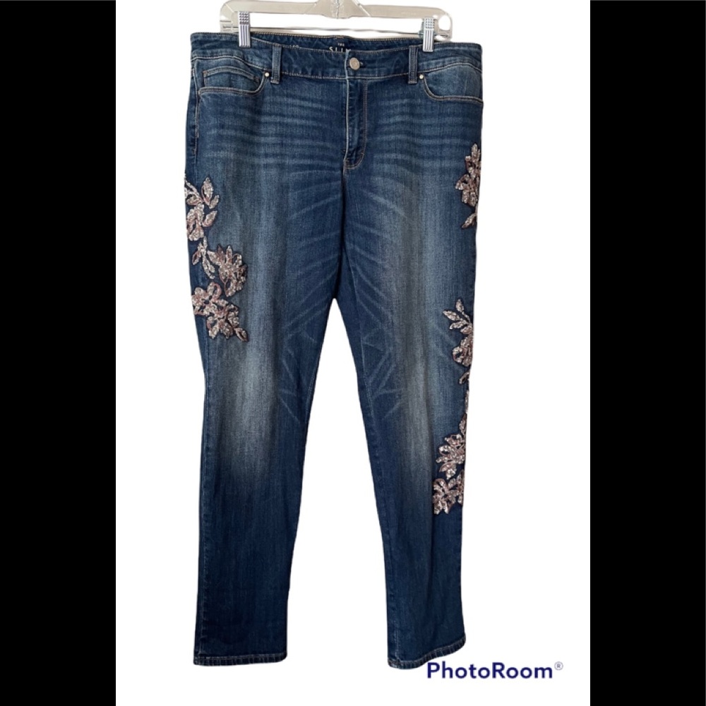 White House Black Market Slim Jeans with floral appliqué EUC
